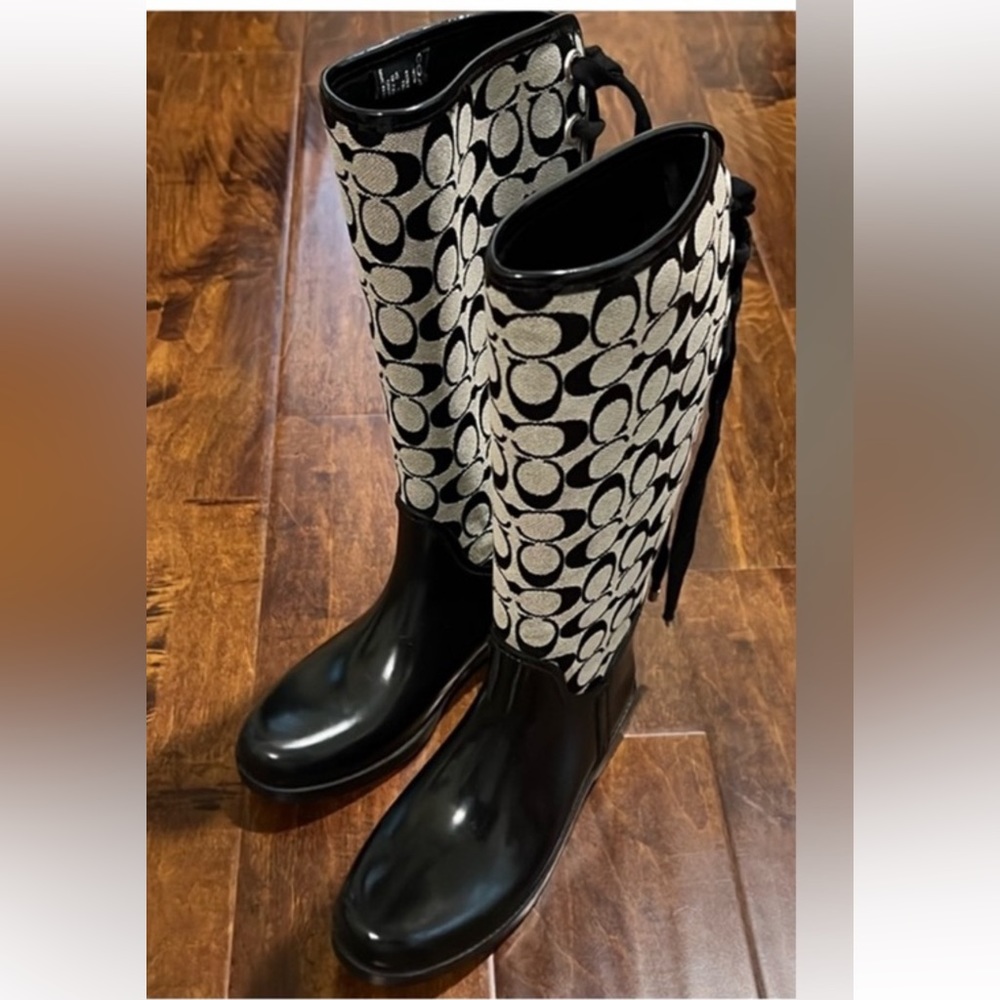 Coach rain boot black/ grey logo  lace up tristee